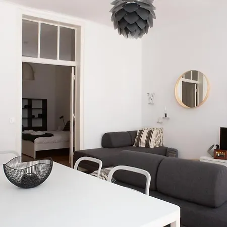 Apartment Plum Guide - Hanging Artichoke *
